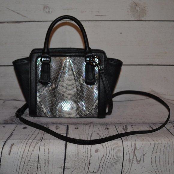 Vera Wang Handbags - Vera Wang Black Silver Faux Snakeskin Purse